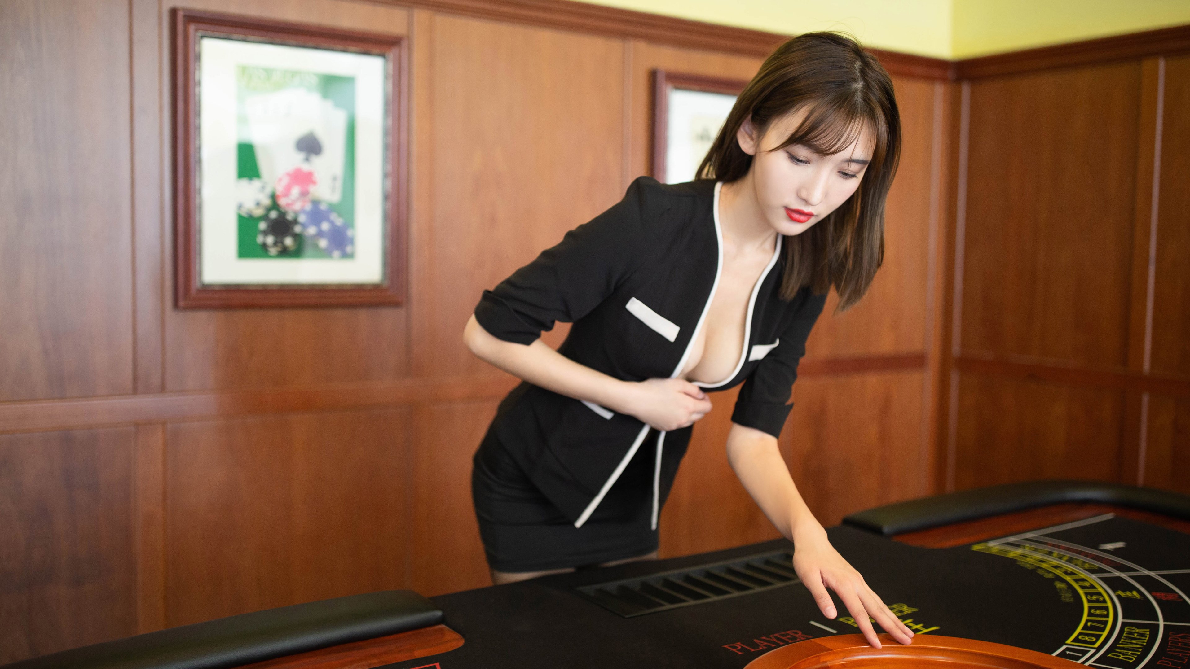 九游游戏中心-“青少年足球技能大赛引爆现场，涌现多位潜力新秀”，青少年足球技术基础训练图解