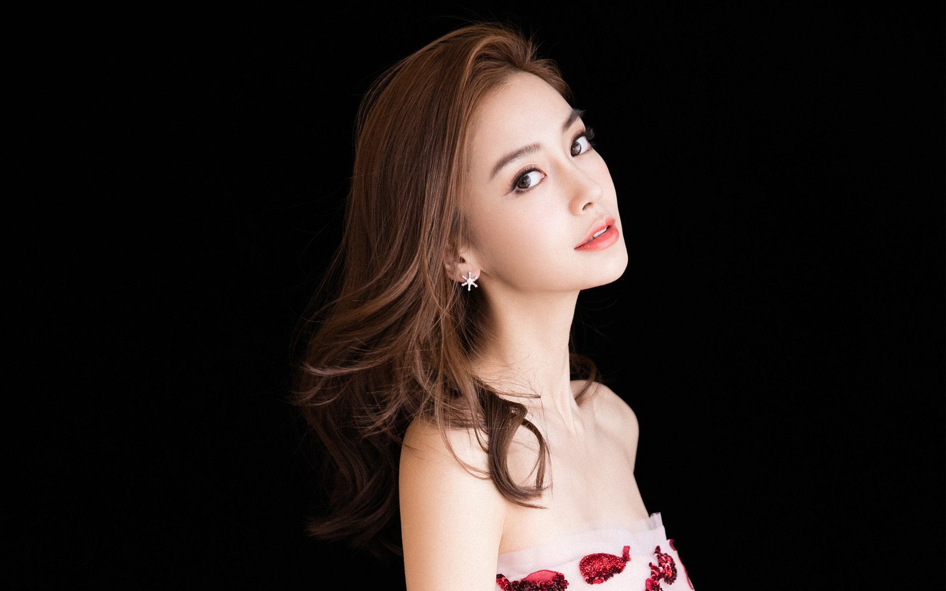 九游娱乐(jiuyou)官网-快船击败雷霆,常规赛巅峰对决中乔治连续抢断建功,快船乔治打什么位置